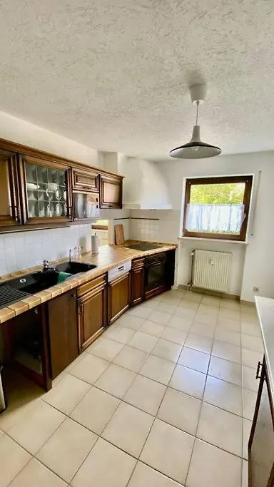Grosszugiges Apartement Mit Balkon, Kuche, Wlan Germering